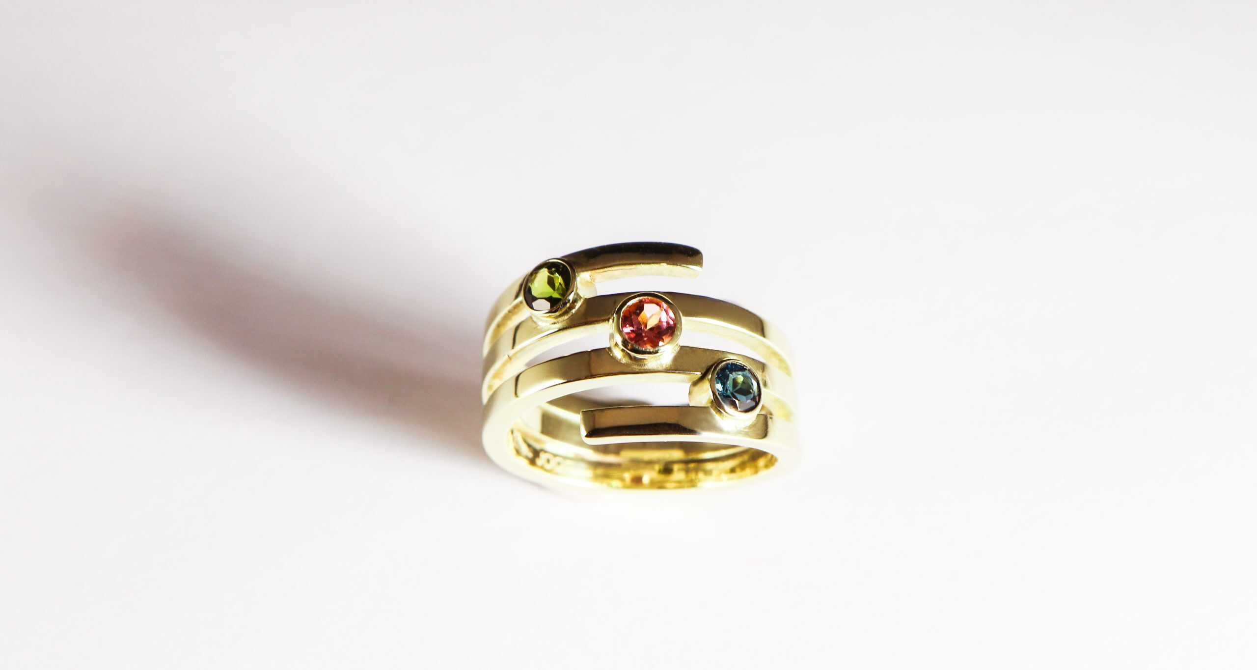 Sieraden worden vervaardigd in het atelier van Burgant in Annen