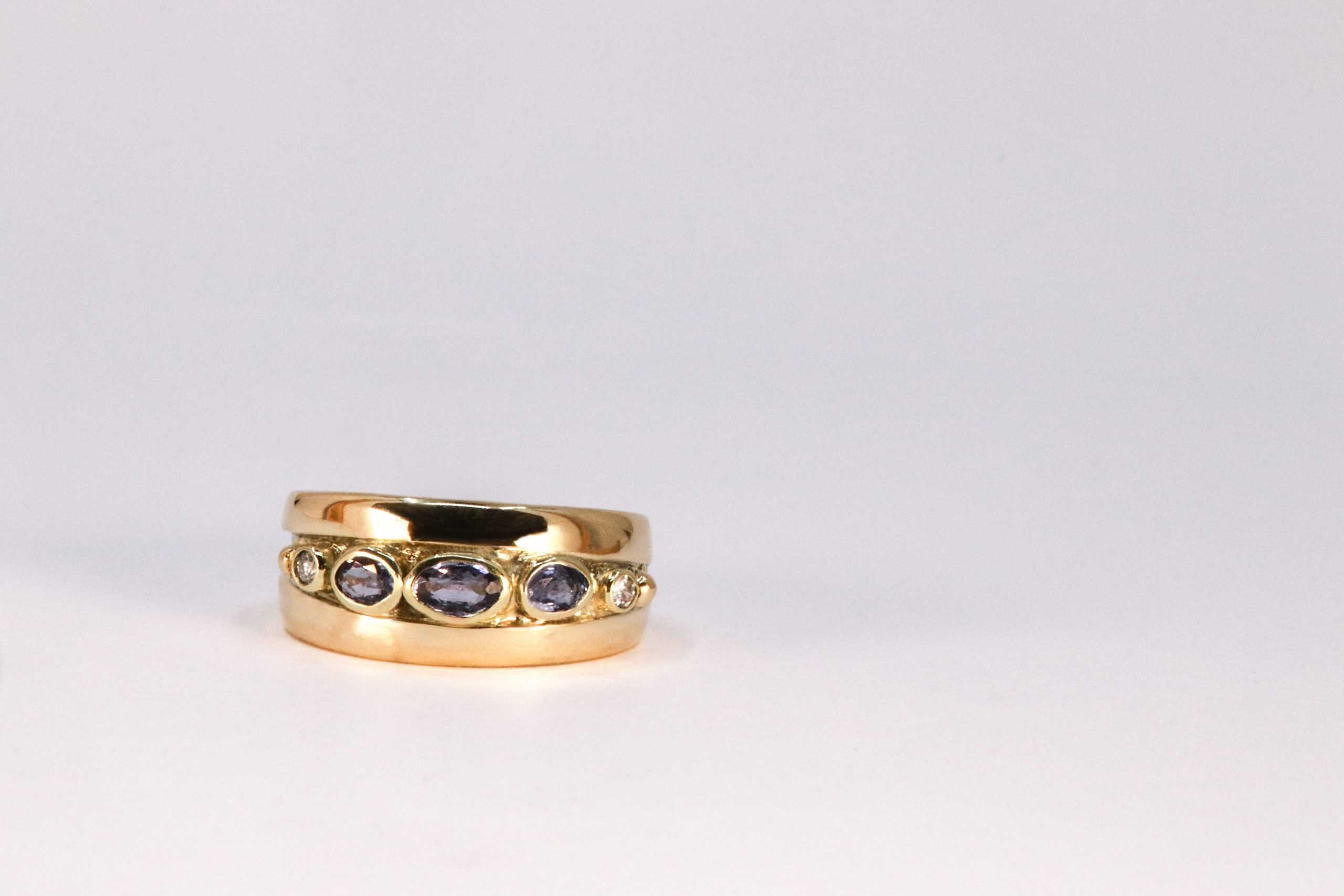 Sieraden worden vervaardigd in het atelier van Burgant in Annen