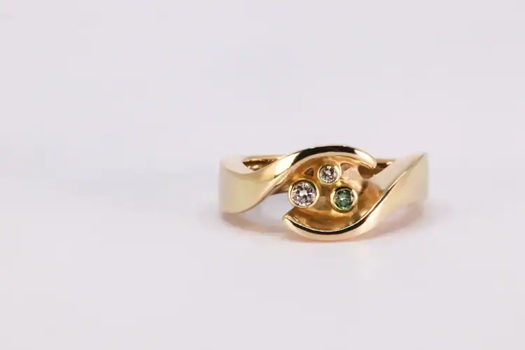 Sieraden worden vervaardigd in het atelier van Burgant in Annen