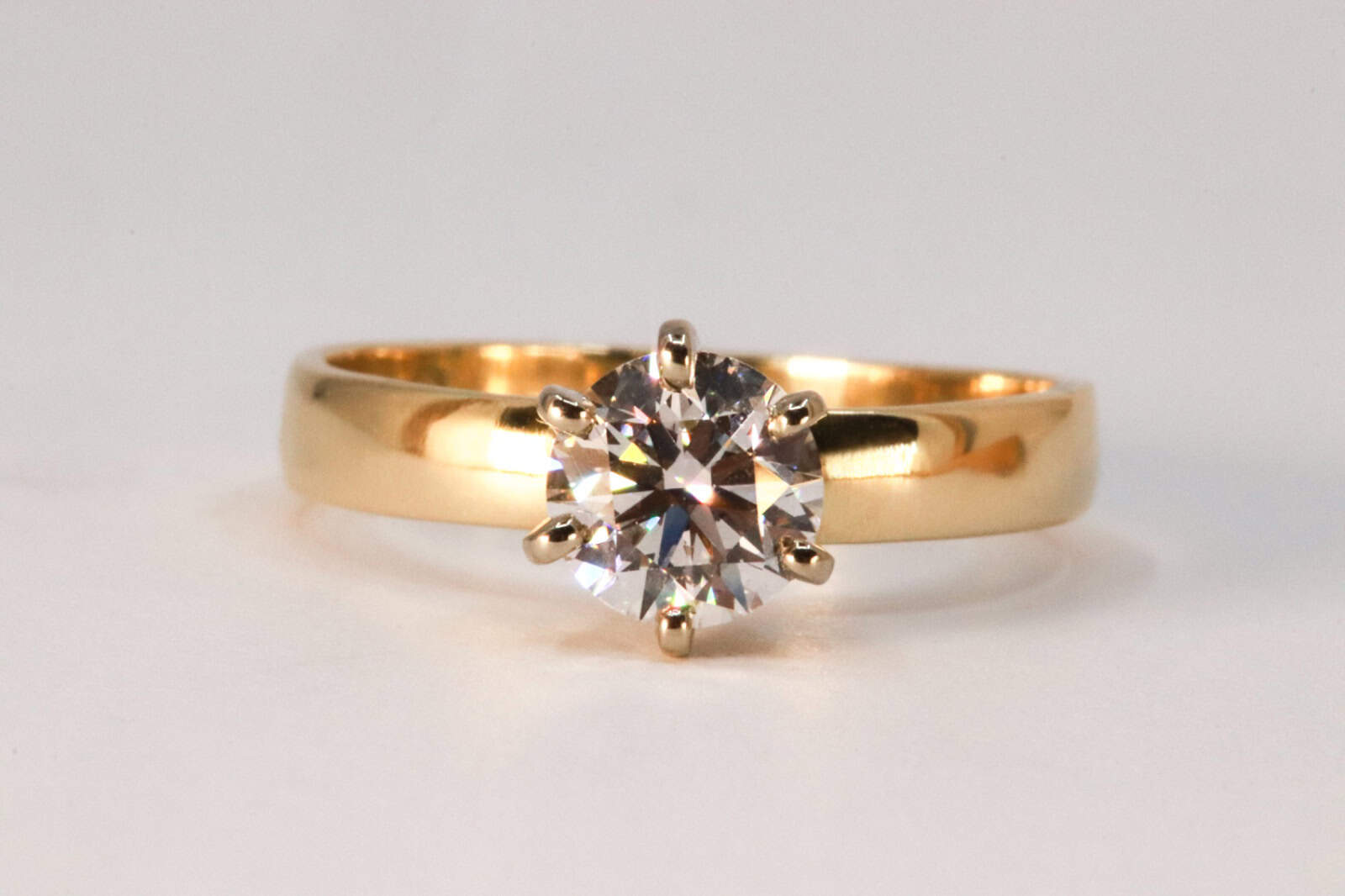 Sieraden worden vervaardigd in het atelier van Burgant in Annen