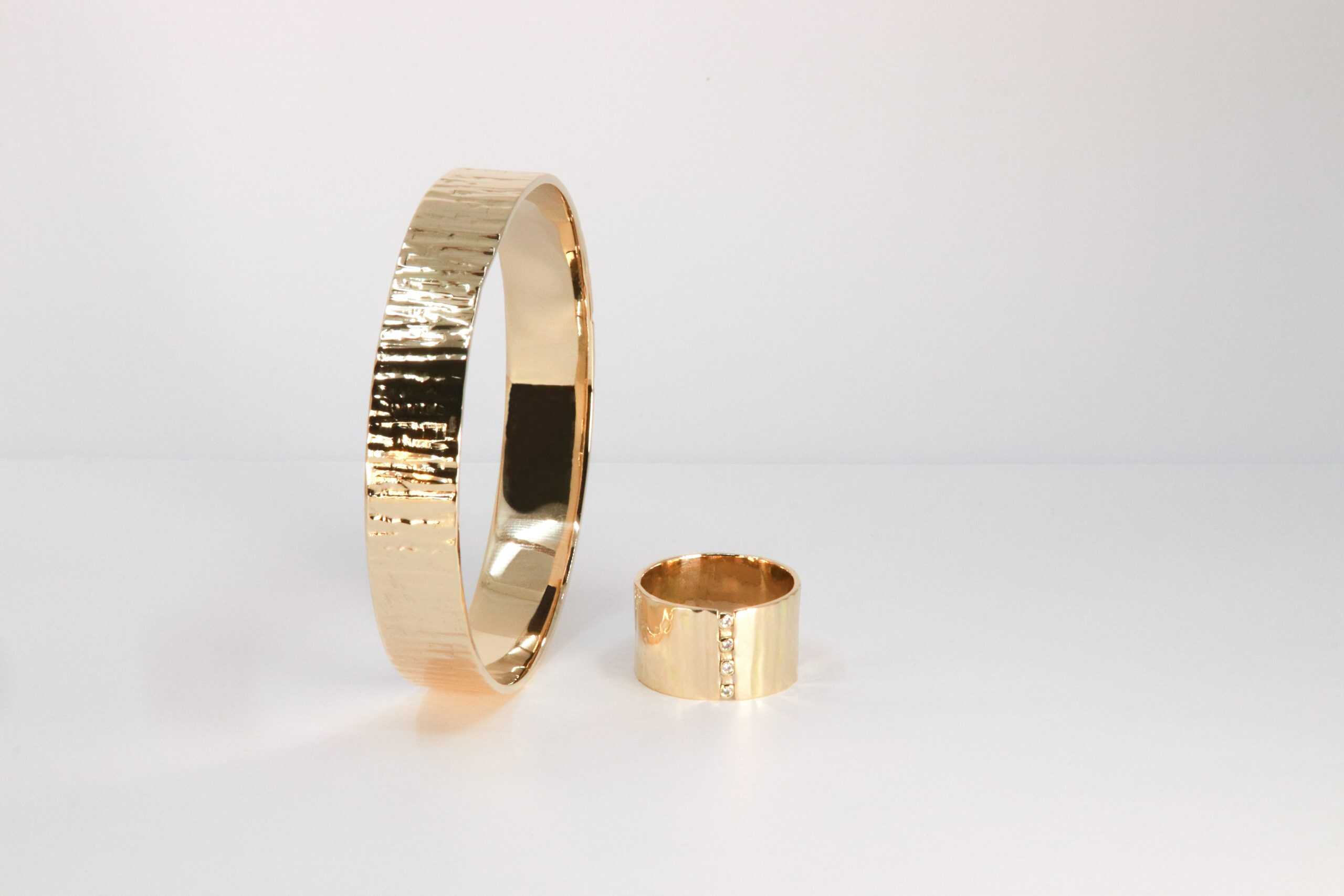 Set gouden HerinneRING met 4 lab grown diamanten en gouden armband, vervaardigd van sieraden van moeder en grootouders door Burgant.