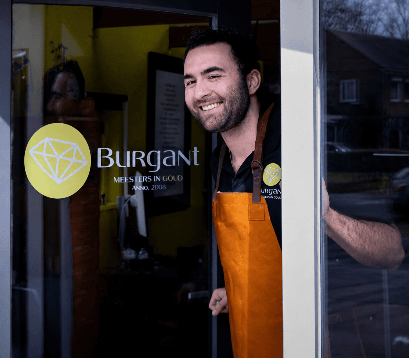 Bram van Burgant in de deuropening van het Bedrijf