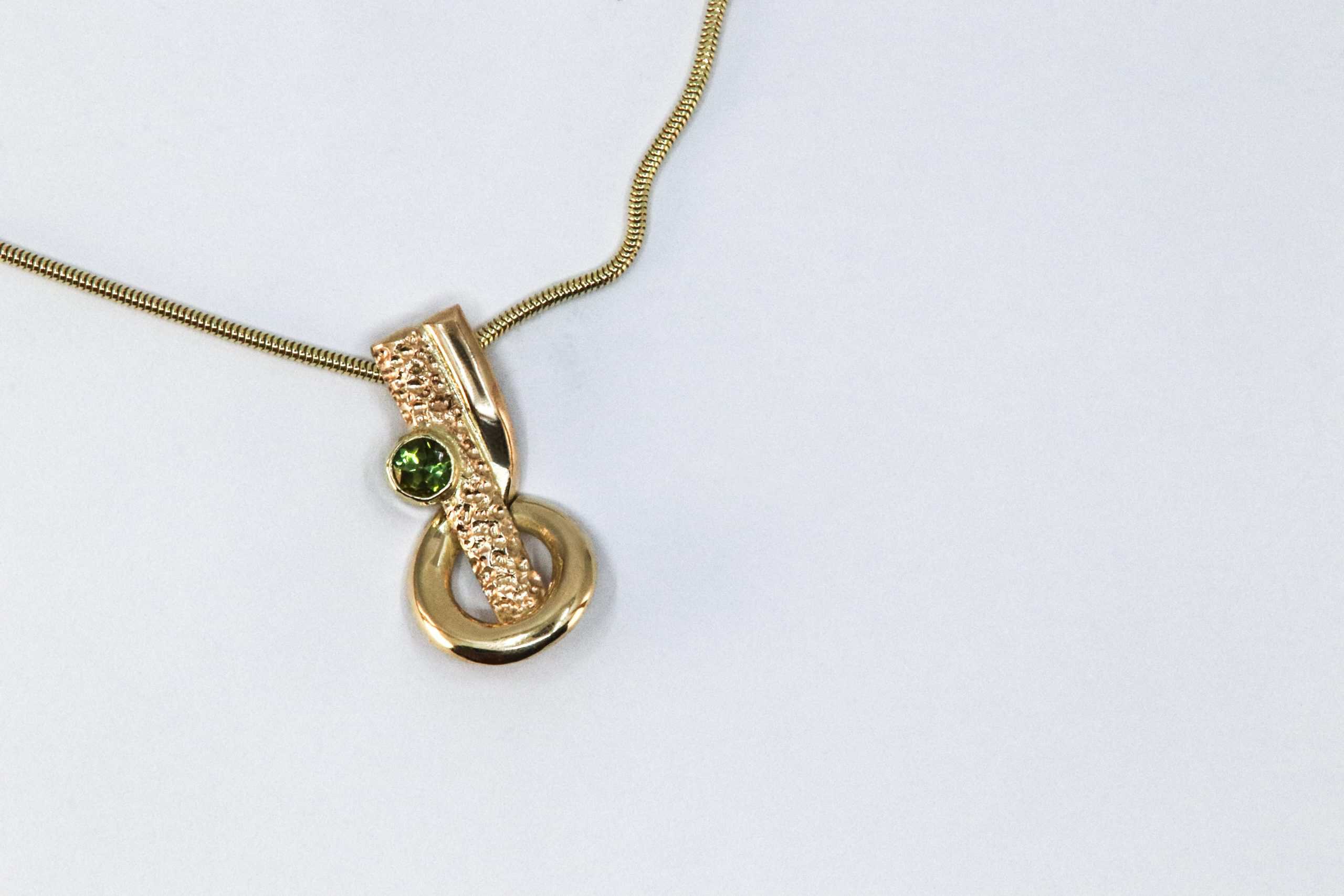 Gouden HerinnerHanger met Tourmalijn, vervaardigd van dierbaar goud