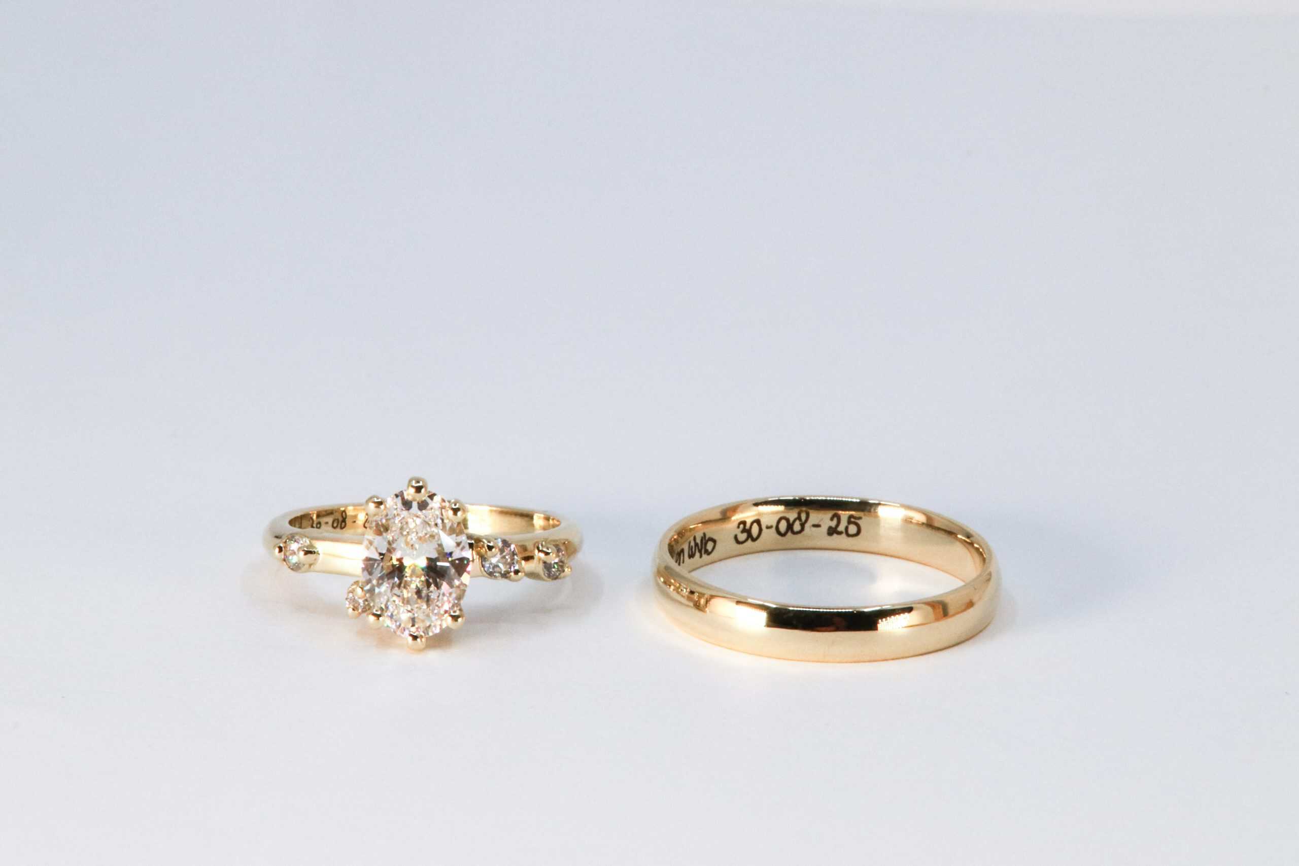 Set trouwringen JUDITH met 1,7 crt lab grown diamanten, vervaardigd door Burgant van eigen goud en extra nieuw goud als persoonlijke maatwerk trouwringen.